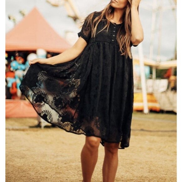Piper & Scoot Dresses & Skirts - Piper & Scoot Women Ellie Dress Black Small Size Short Sleeves Lace Embroidery